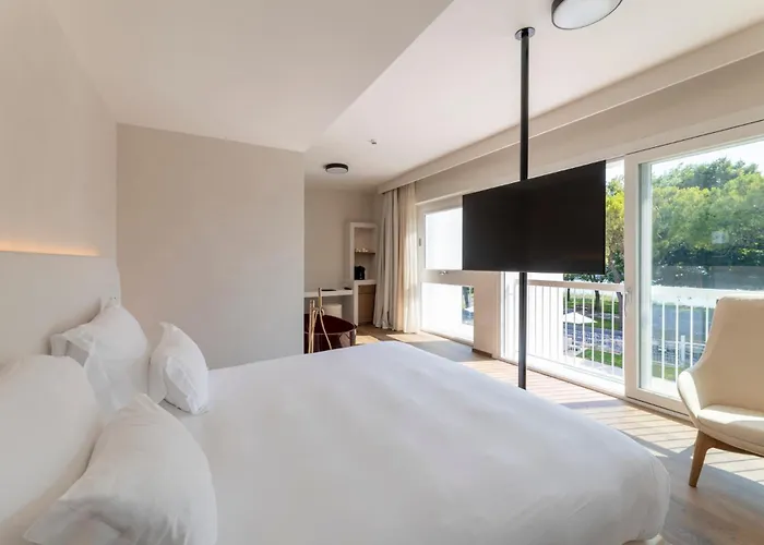 Hi Hotels Sirmione - Lakeview Pool