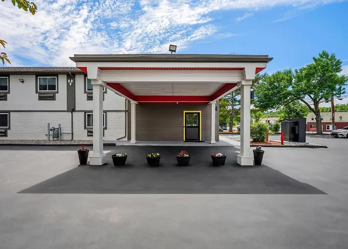 Super 8 By Wyndham Lewiston Auburn Area Hotel