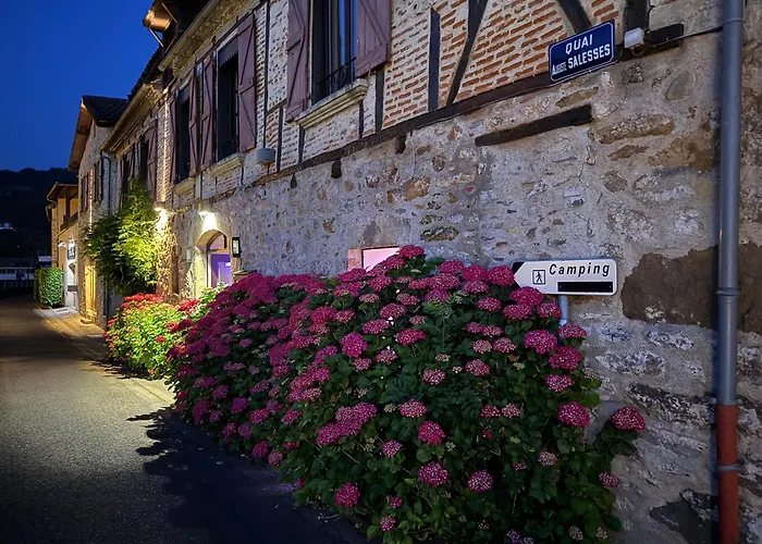 Hotel Logis Le Victor Hugo à Saint-Céré