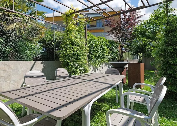 Bed and Breakfast PEONIA 2 posti Wi-Fi AC free park Jacuzzi Porlezza