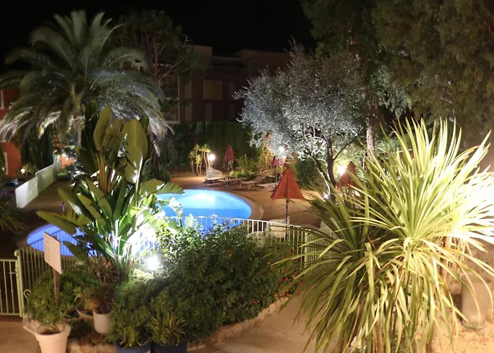 La Villa Roseraie , Hôtel Familial OUVERT TOUTE L'ANNEE Vence
