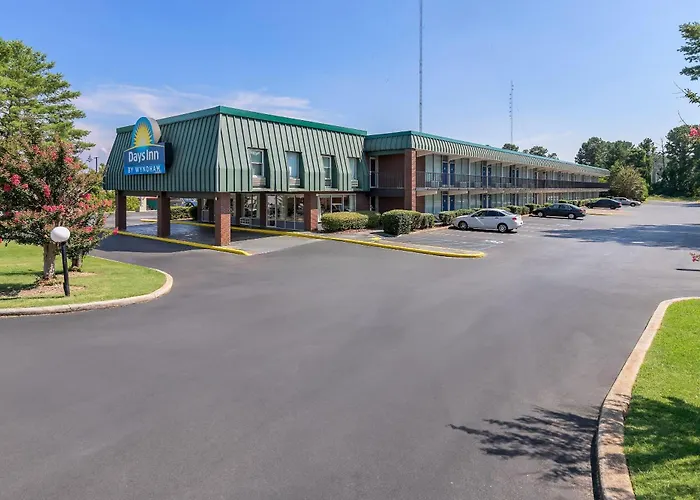 Days Inn By Wyndham Seneca-Clemson