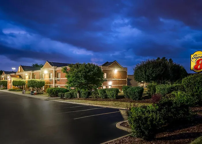 Super 8 By Wyndham Elgin Hotel