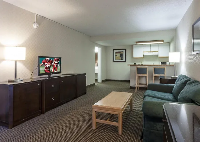 Red Roof Inn & Suites Dekalb