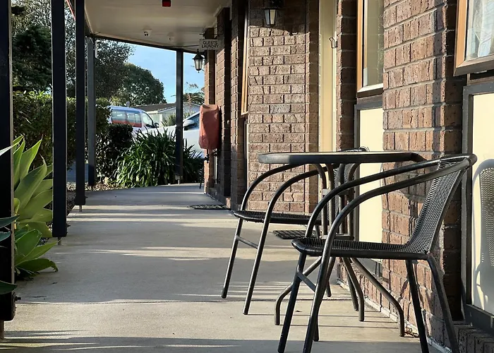 Airport Manor Inn