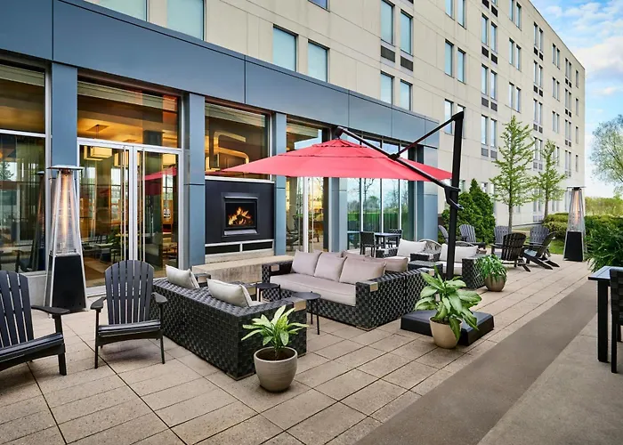 Aloft By Marriott Montreal Airport Hotel Dorval