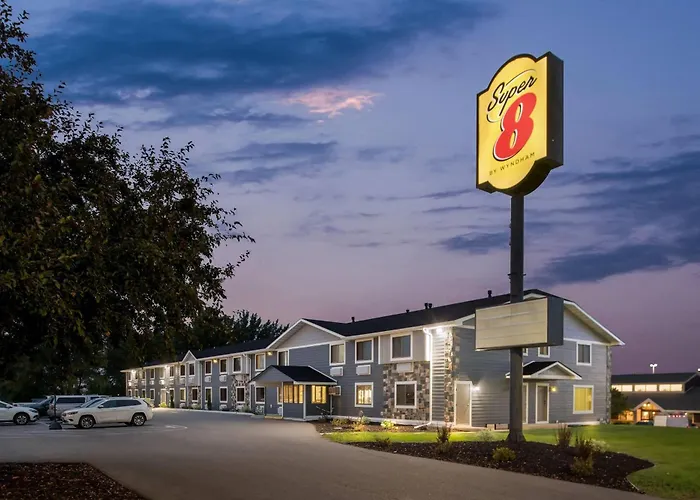 Super 8 By Wyndham Alexandria Mn Motel