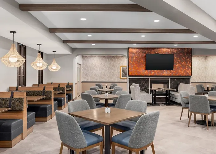 Doubletree By Hilton Phoenix Midtown