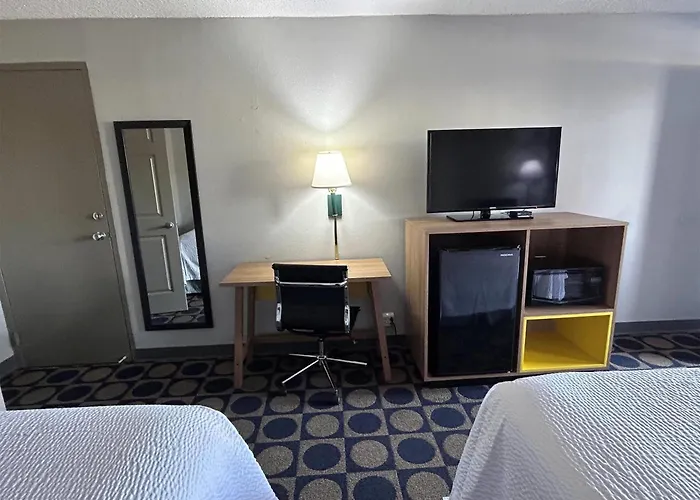 Days Inn By Wyndham Byron