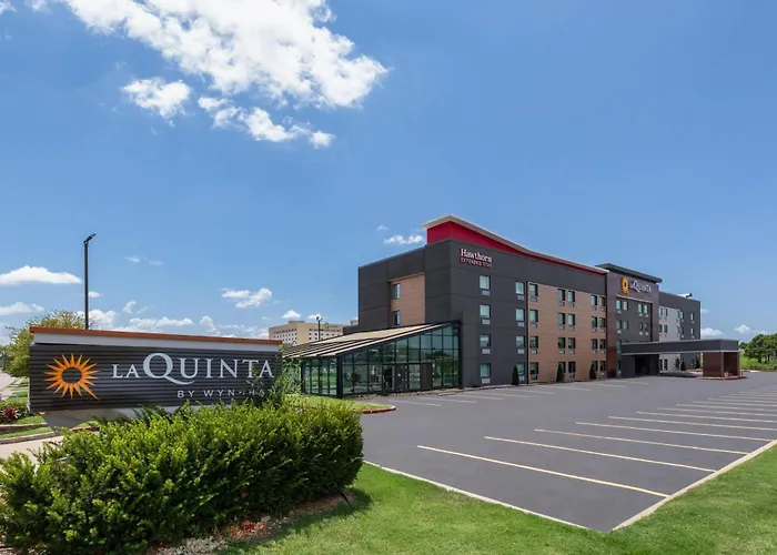 La Quinta By Wyndham Springdale Hotel