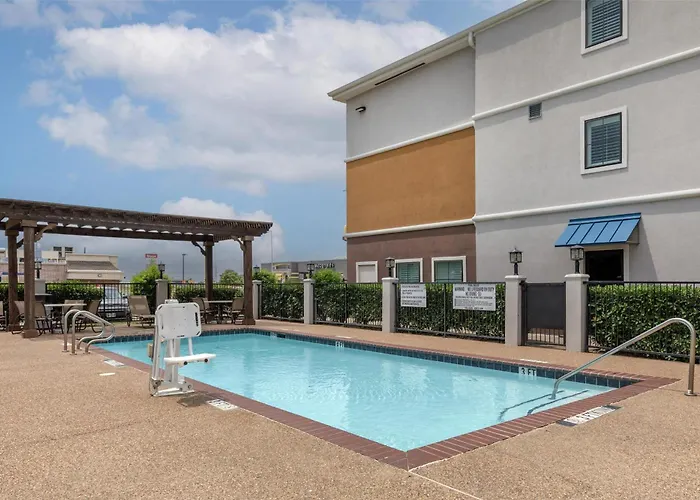 Best Western Plus Denton Inn & Suites