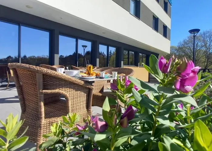 Brit Hotel Ploermel - Hotel de l'Hippodrome