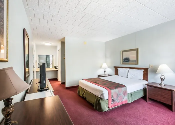 Red Carpet Inn & Suites Hazleton