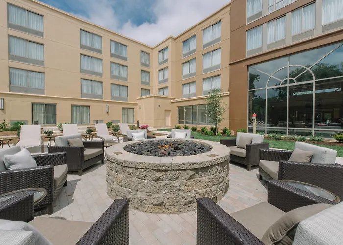 Courtyard By Marriott Nashua Hotel