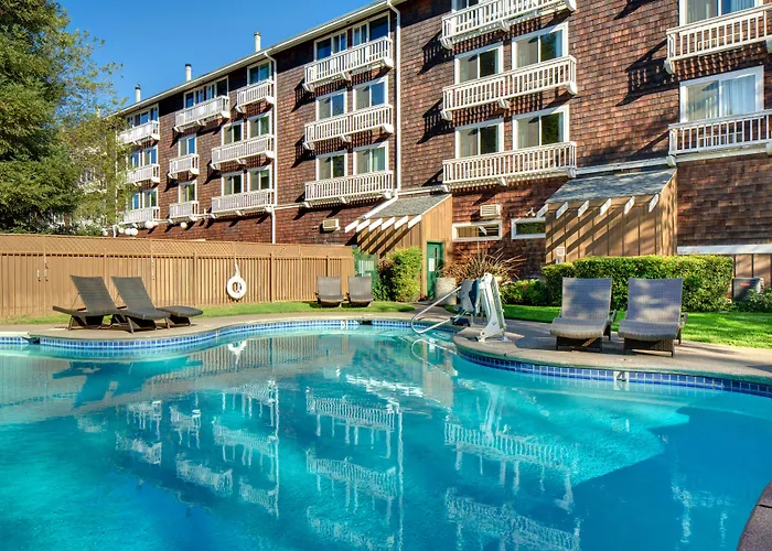 Lake Natoma Inn