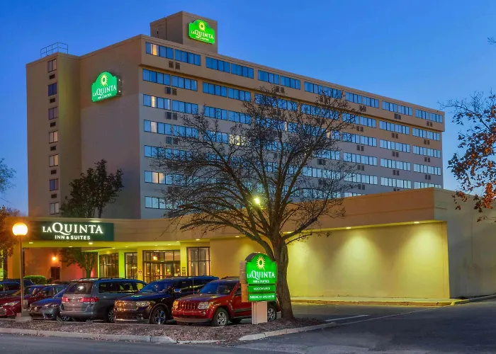 La Quinta By Wyndham Secaucus Meadowlands Hotel