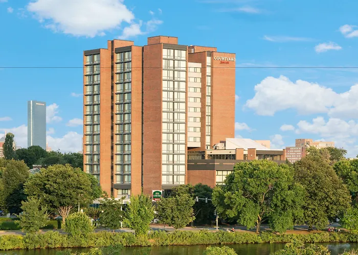 Courtyard By Marriott Boston Cambridge Hotel