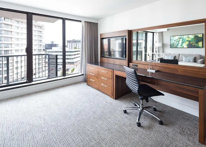 Doubletree By Hilton Hotel & Suites Victoria