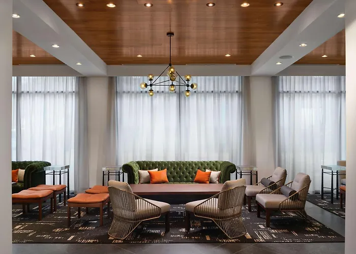 The Landing At Hampton Marina, Tapestry Collection By Hilton Hotel