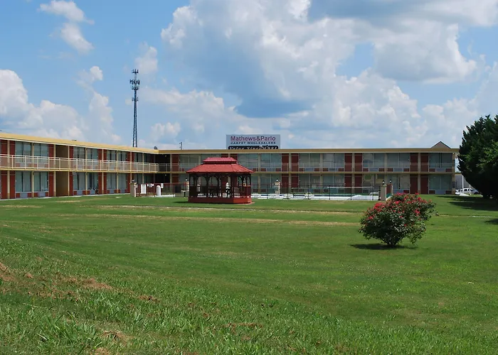 Econo Lodge Calhoun