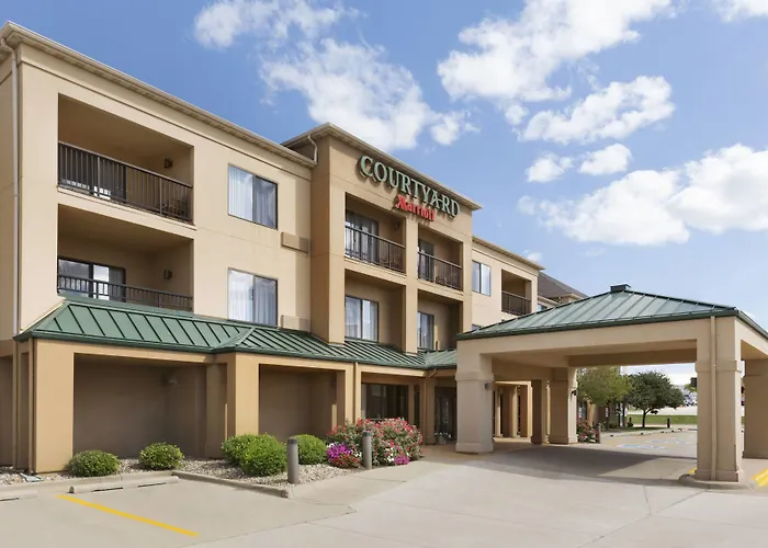 Courtyard By Marriott Bloomington Normal Hotel