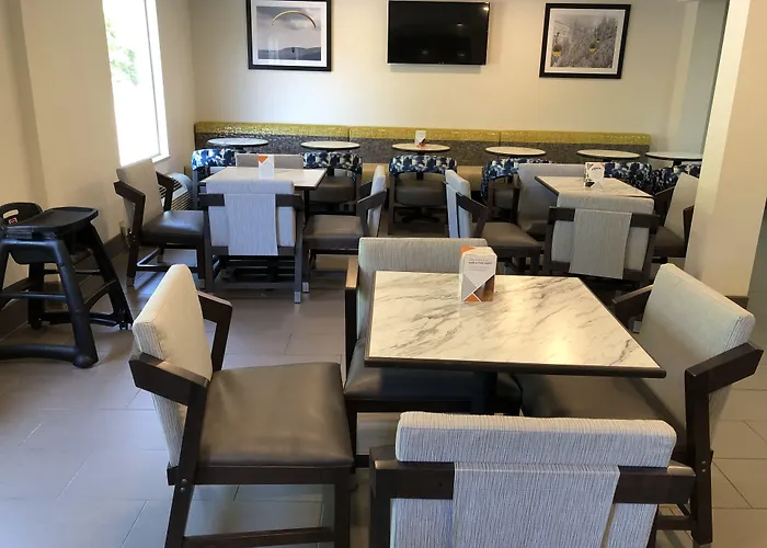 Clarion Pointe Beckley Hotel