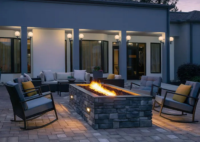 Courtyard By Marriott Greensboro