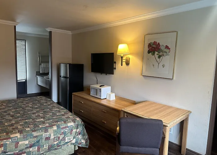 Palm Inn Hotel Near Tyler Mall Riverside
