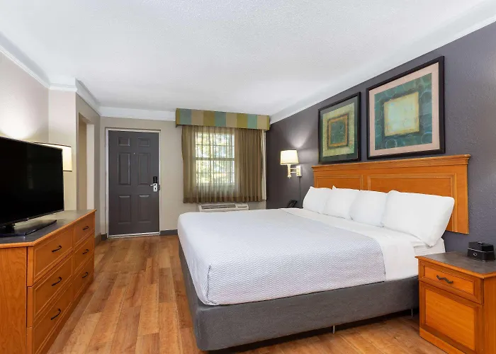 La Quinta Inn By Wyndham Pensacola Ferry Pass