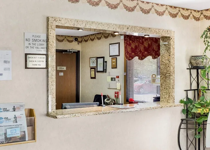 Econo Lodge Grand Forks
