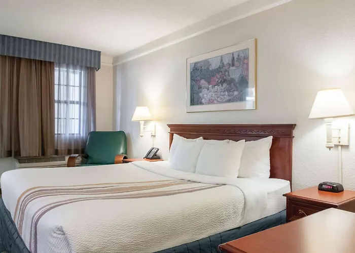 La Quinta Inn By Wyndham New Orleans Veterans / Metairie