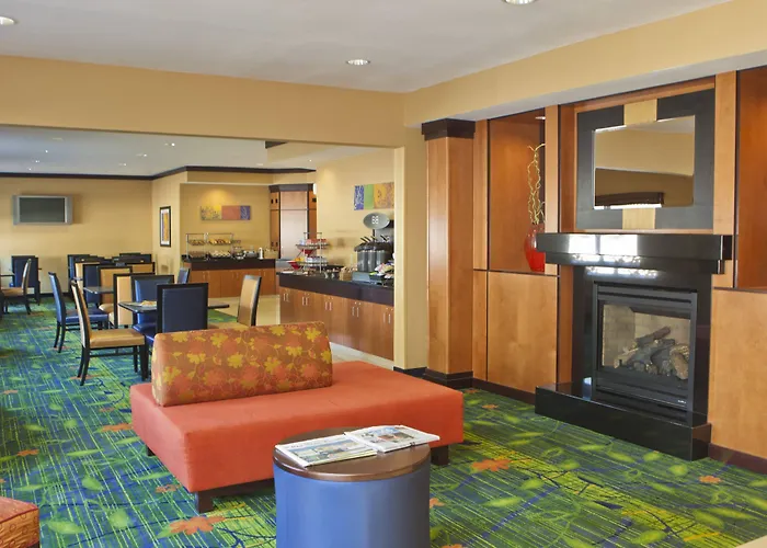 Fairfield Inn & Suites By Marriott Champaign