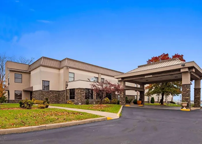 Baymont By Wyndham Monroe Ohio Hotel