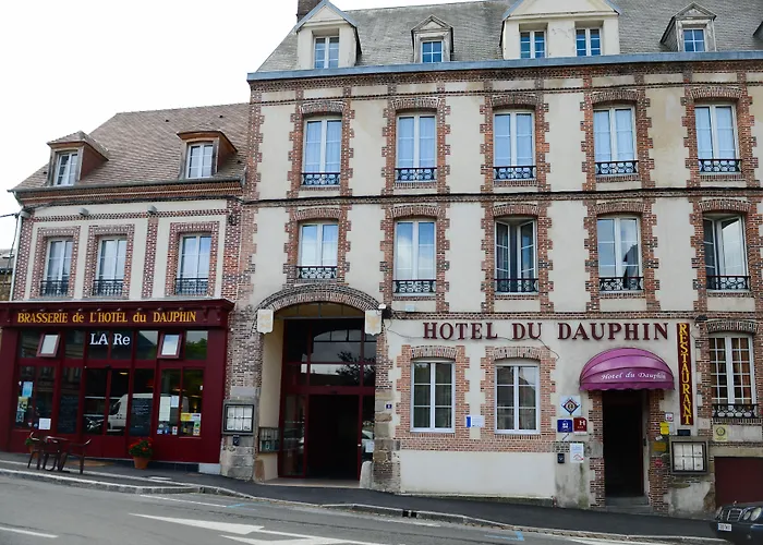 Brit Hotel Du Dauphin LʼAigle