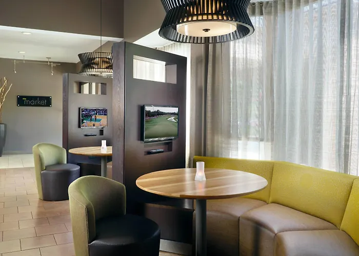 Courtyard By Marriott Macon Hotel
