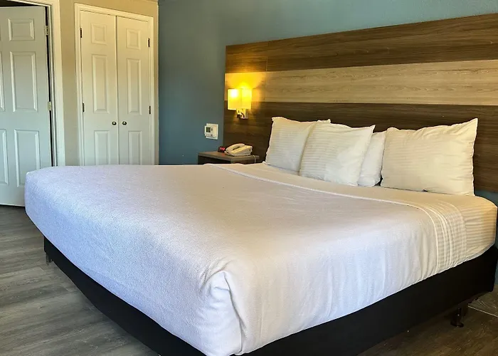 Days Inn By Wyndham San Diego Vista