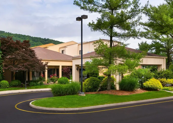 Courtyard By Marriott Mahwah