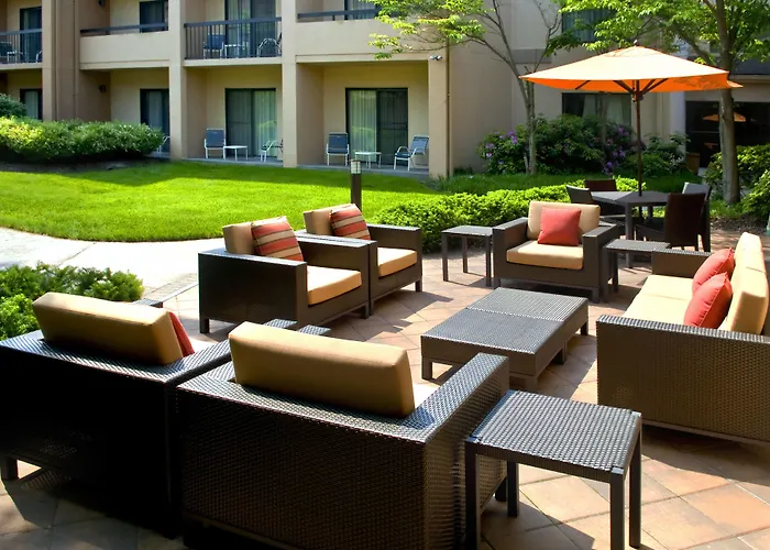 Courtyard By Marriott Lincroft Red Bank Hotel