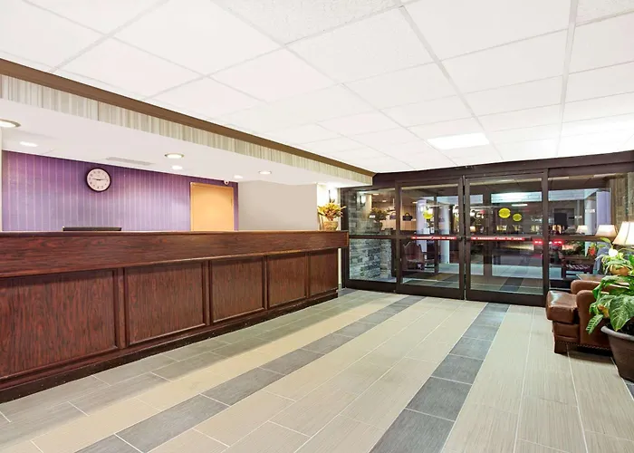 Days Inn By Wyndham Newport News City Center Oyster Point