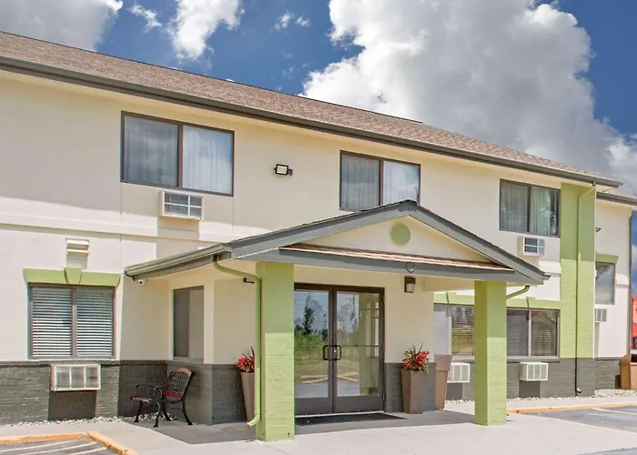 Baymont By Wyndham Ames Hotel