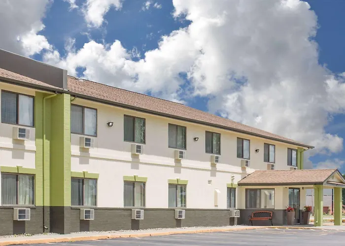 Baymont By Wyndham Ames Hotel
