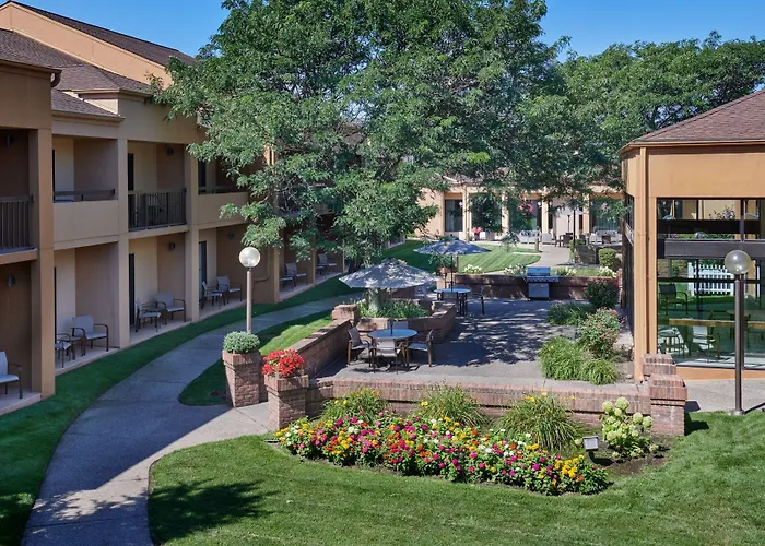 Courtyard Detroit Dearborn Hotel