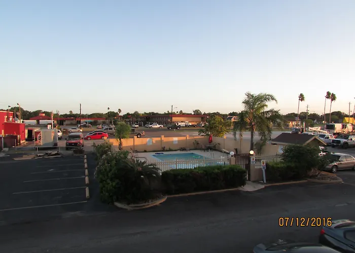 Super 8 By Wyndham Kingsville