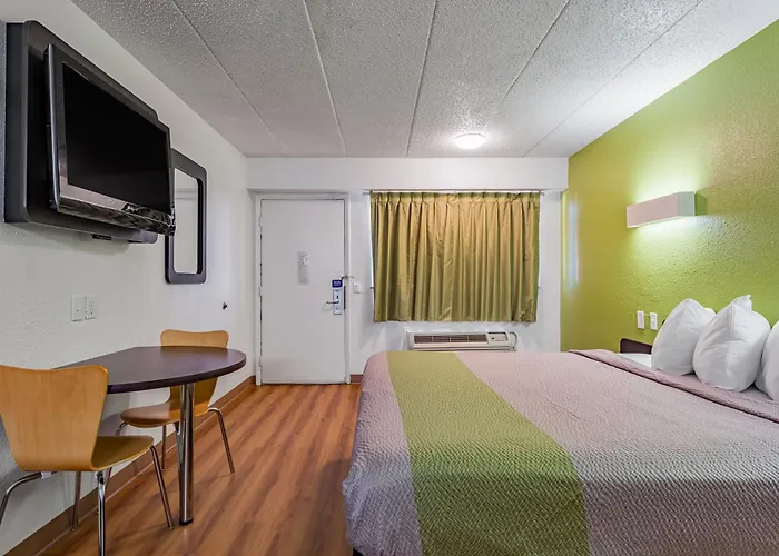 Days Inn By Wyndham Cincinnati I-71 Silverton