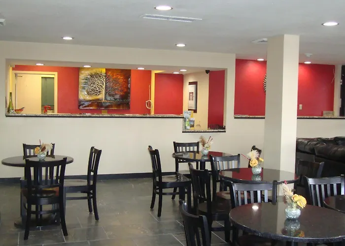 Econo Lodge Inn & Suites Jackson Northwest
