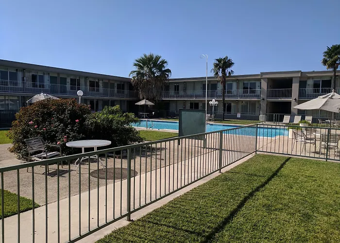 Days Inn By Wyndham Seguin Tx