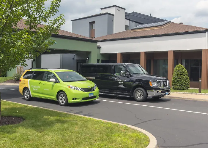 Courtyard By Marriott Norwalk Hotel
