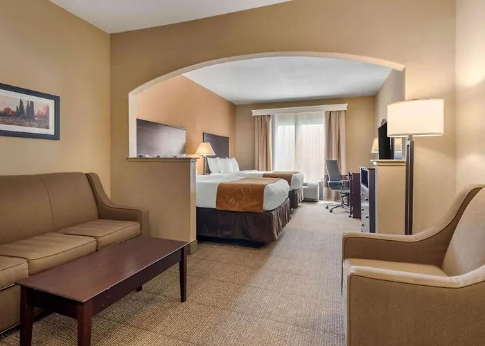 Comfort Suites Near Route 66