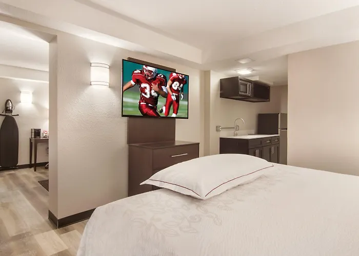 Erie Hotels