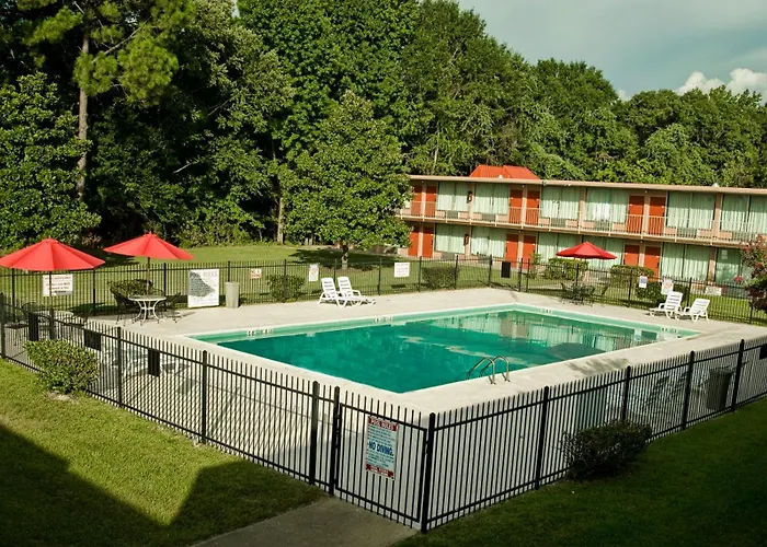 Express Inn & Suites Palestine
